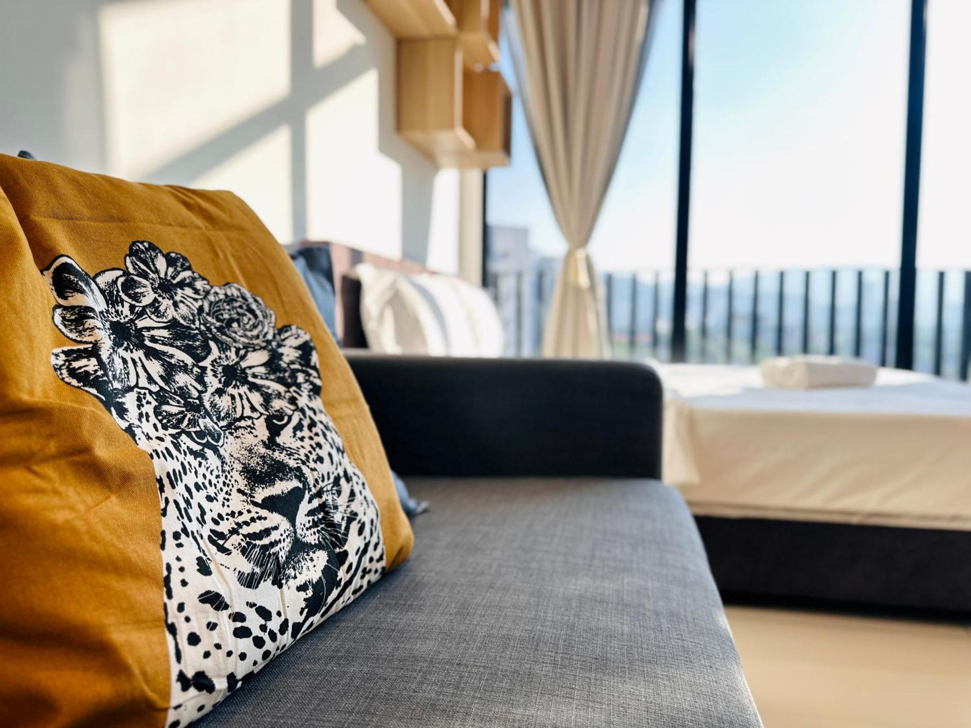 New Georgetown Instagramable 2Br Homestay For 10Pax 无敌美景两房民宿 Beacon Executive Suite Экстерьер фото