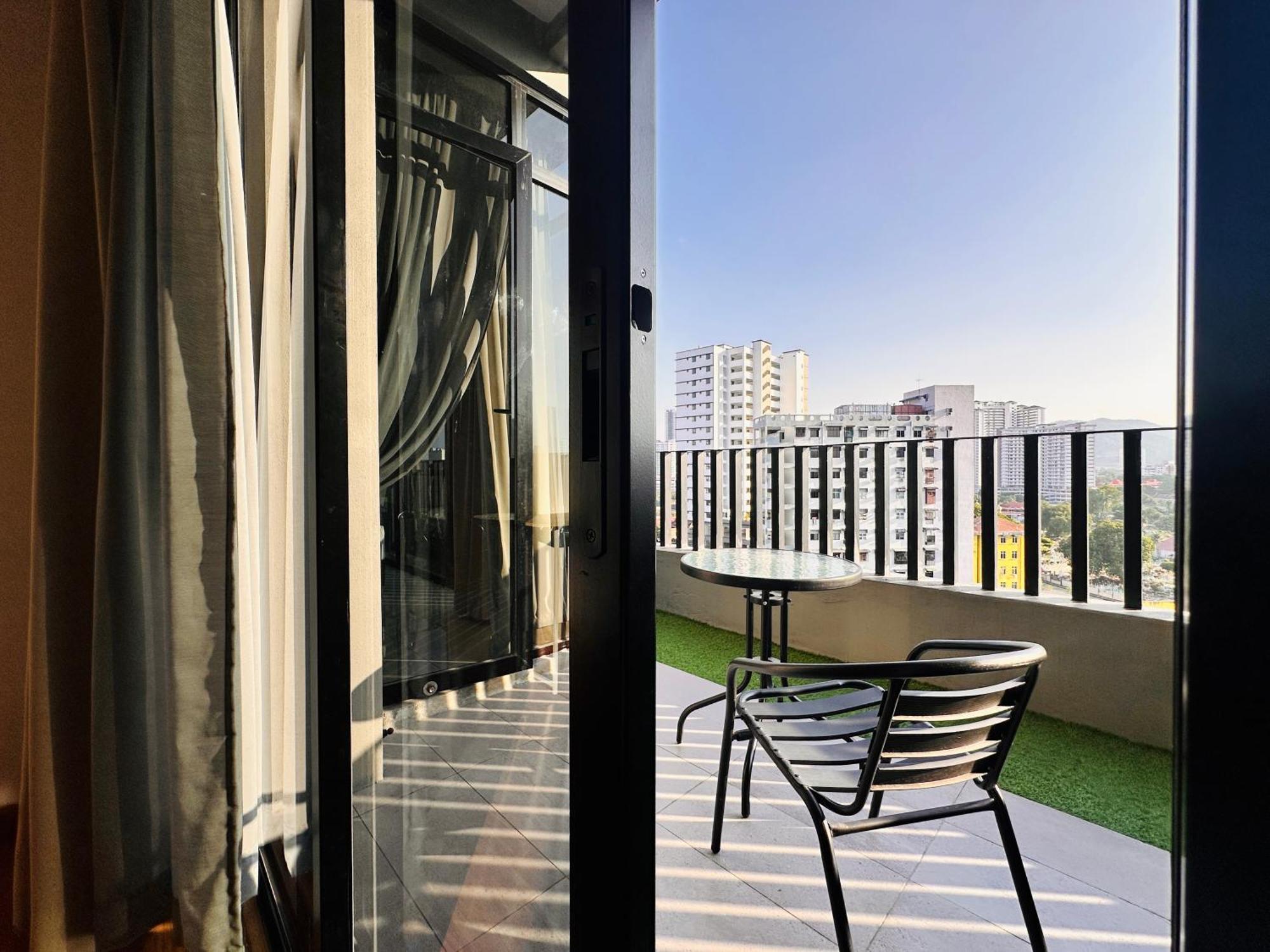 New Georgetown Instagramable 2Br Homestay For 10Pax 无敌美景两房民宿 Beacon Executive Suite Экстерьер фото
