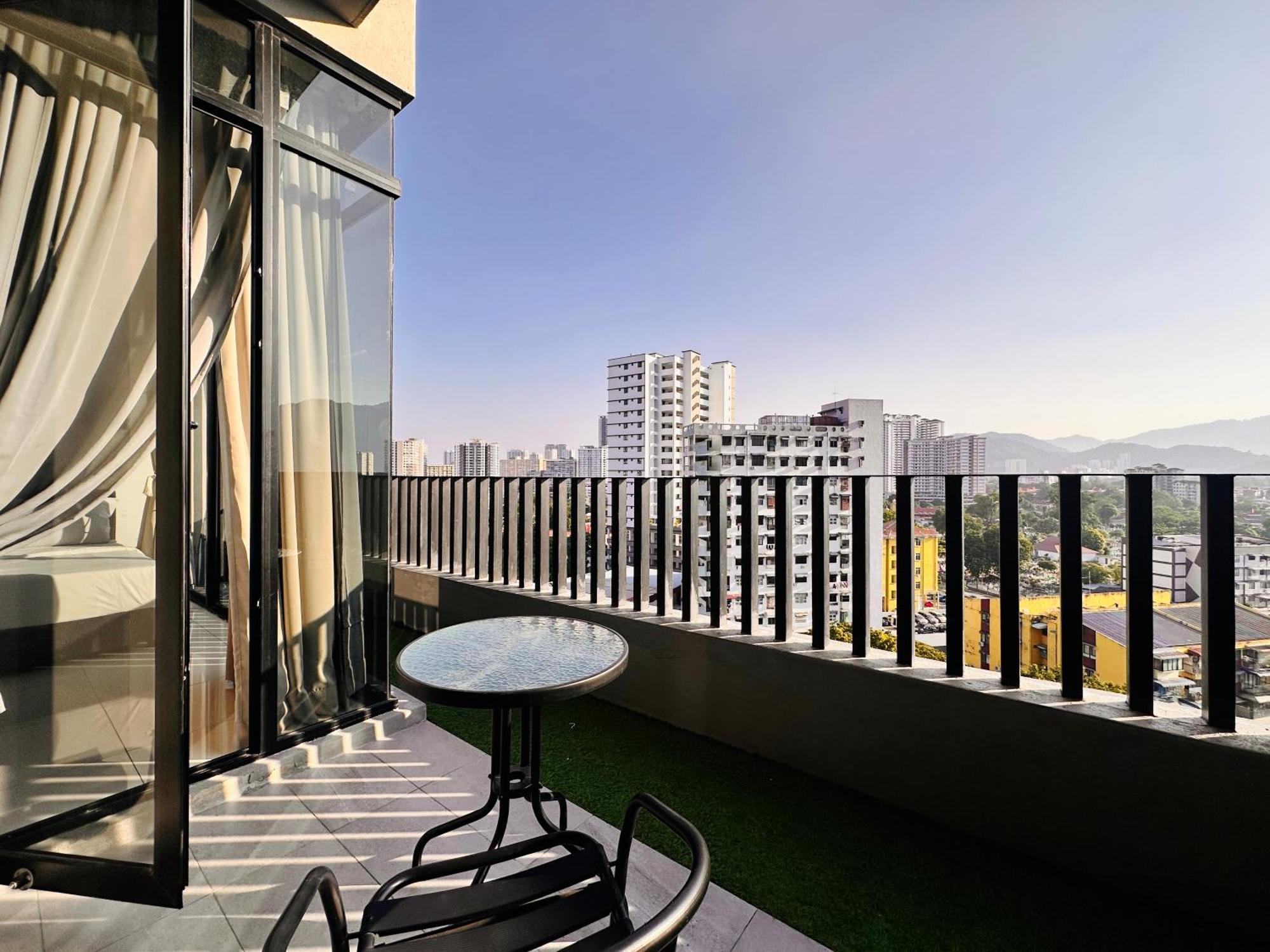 New Georgetown Instagramable 2Br Homestay For 10Pax 无敌美景两房民宿 Beacon Executive Suite Экстерьер фото