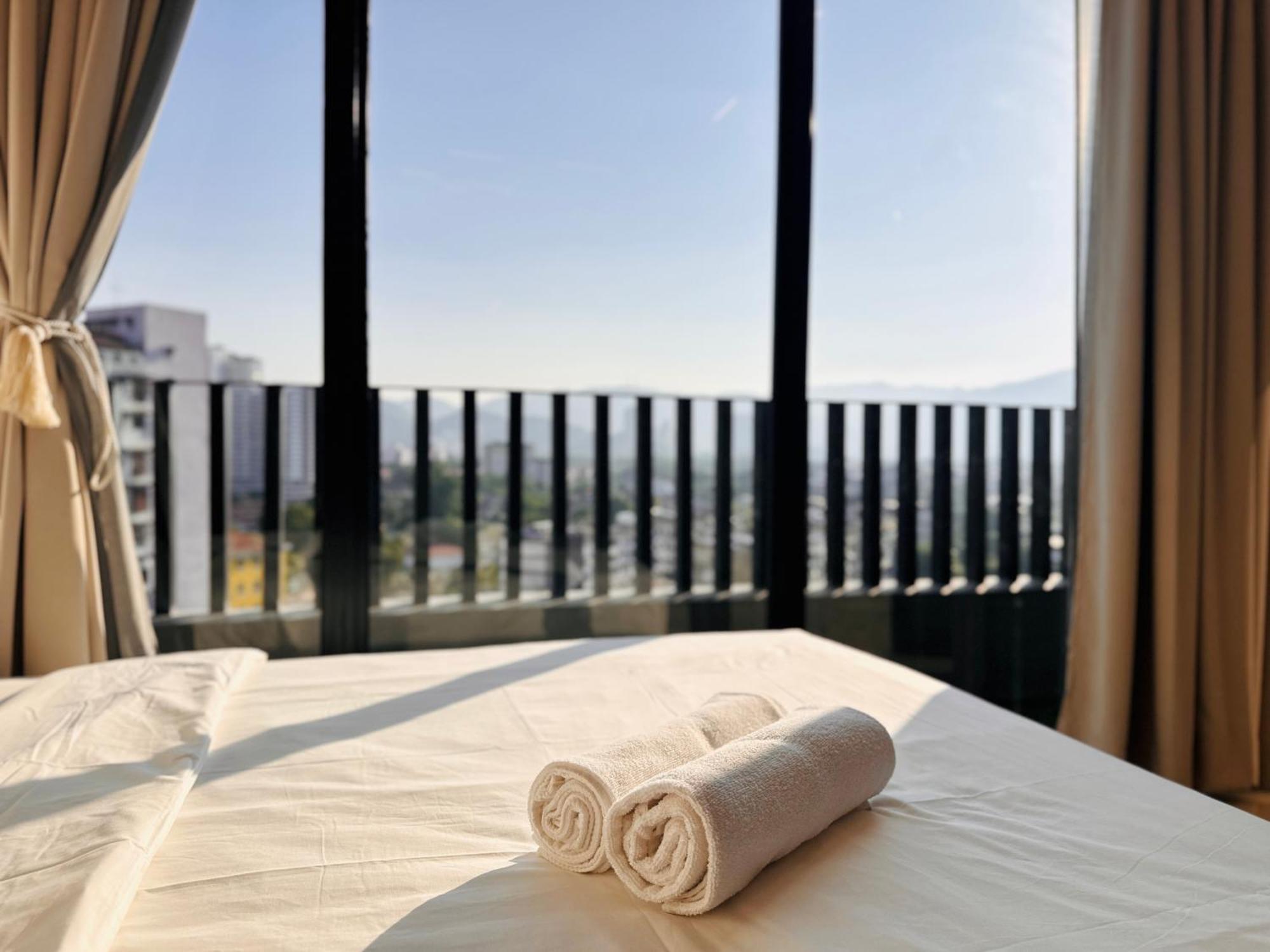 New Georgetown Instagramable 2Br Homestay For 10Pax 无敌美景两房民宿 Beacon Executive Suite Экстерьер фото
