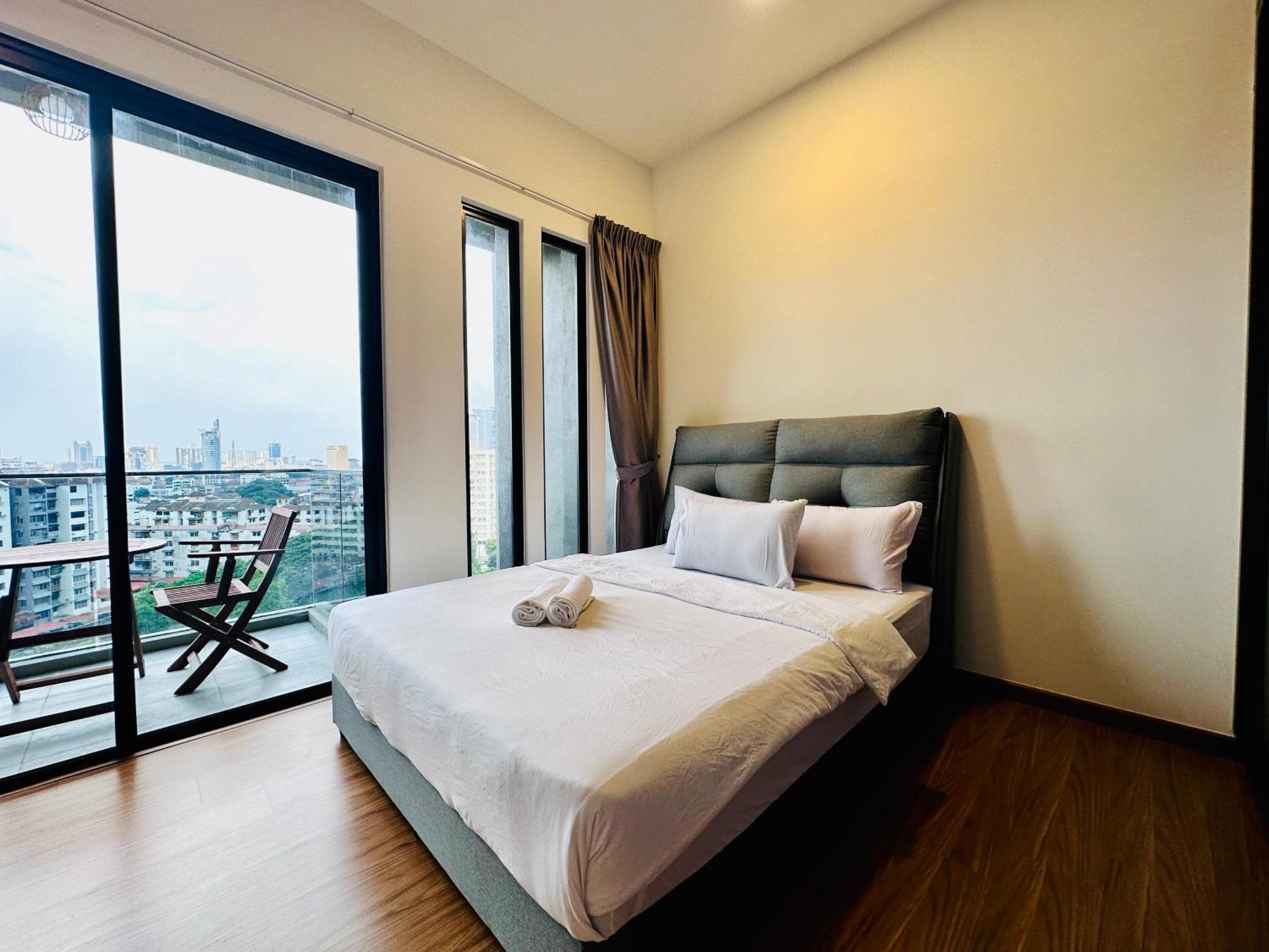 New Georgetown Instagramable 2Br Homestay For 10Pax 无敌美景两房民宿 Beacon Executive Suite Экстерьер фото