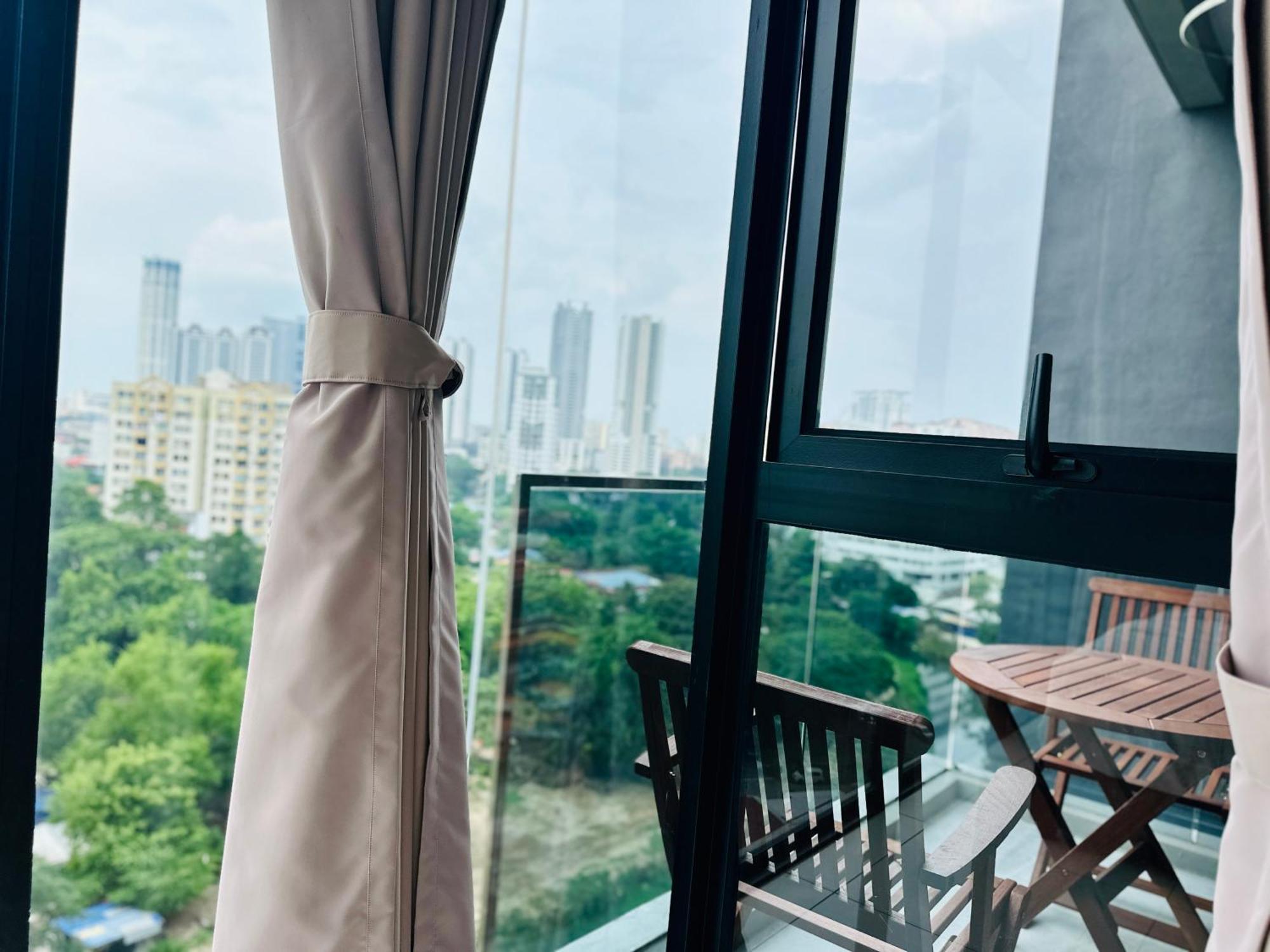 New Georgetown Instagramable 2Br Homestay For 10Pax 无敌美景两房民宿 Beacon Executive Suite Экстерьер фото