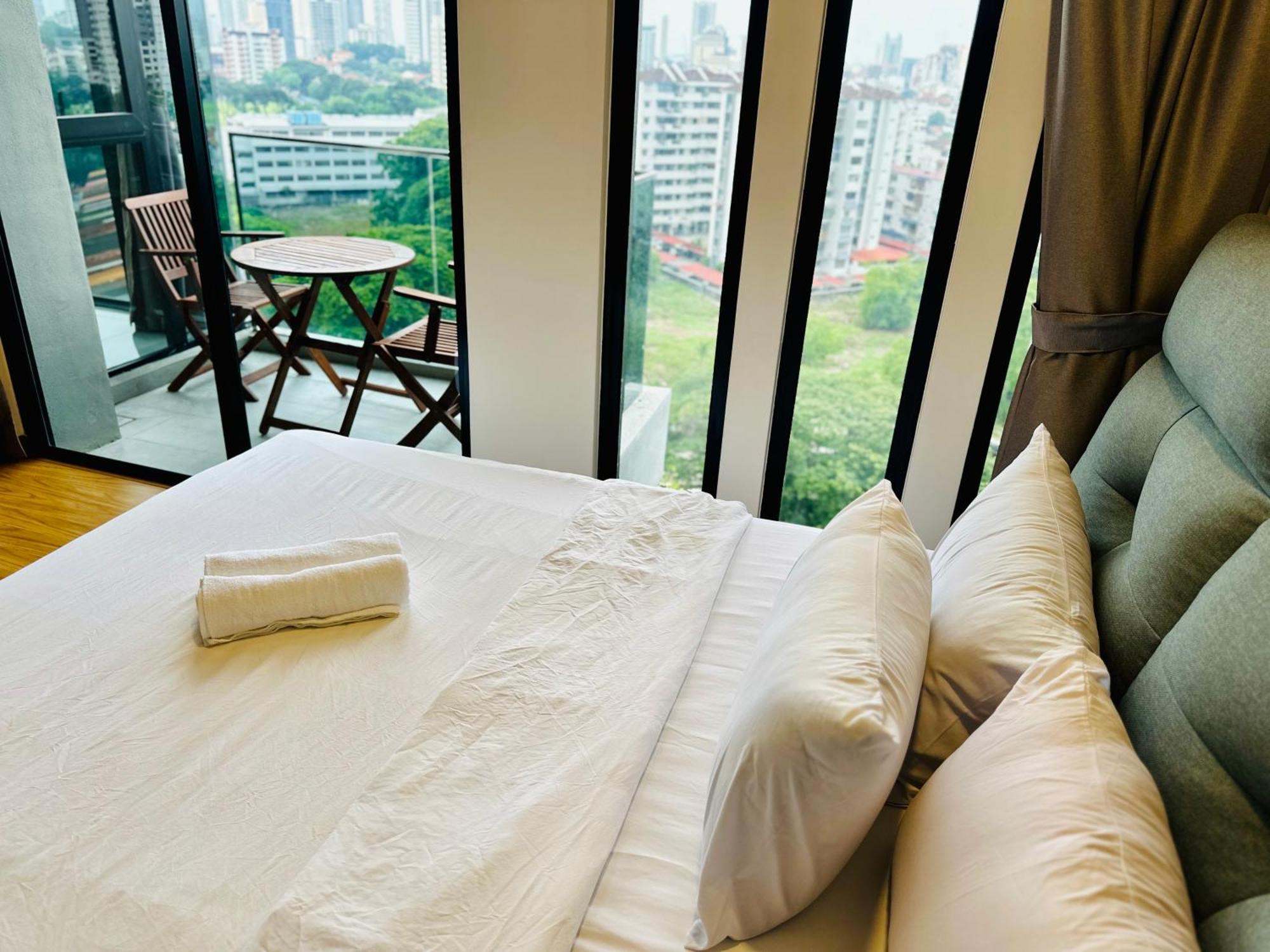 New Georgetown Instagramable 2Br Homestay For 10Pax 无敌美景两房民宿 Beacon Executive Suite Экстерьер фото