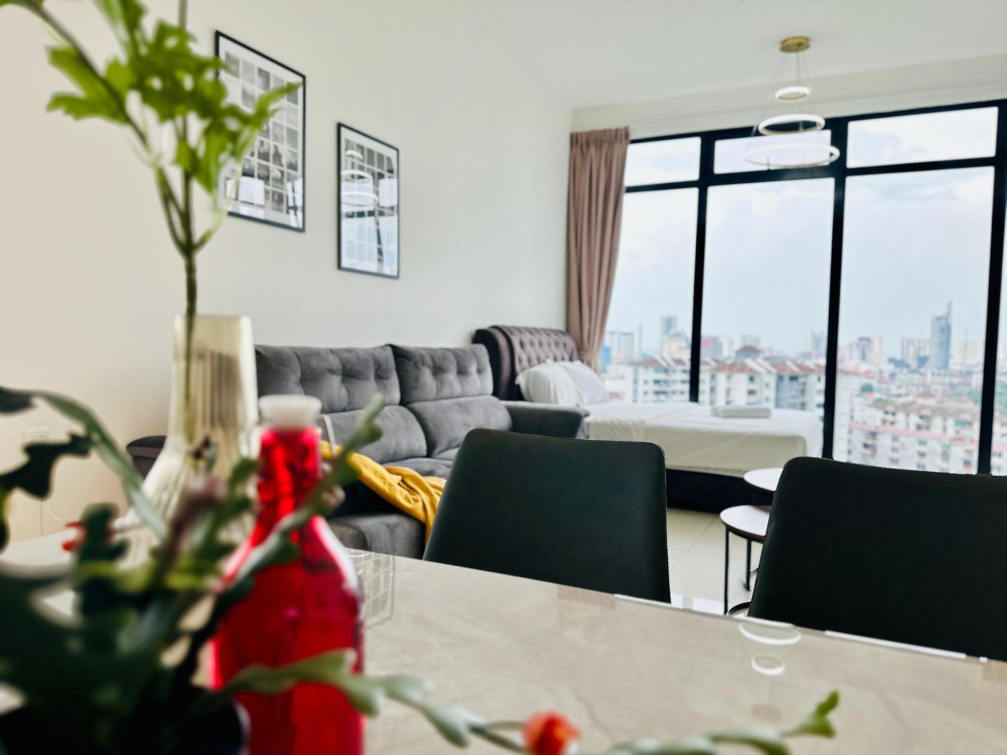 New Georgetown Instagramable 2Br Homestay For 10Pax 无敌美景两房民宿 Beacon Executive Suite Экстерьер фото