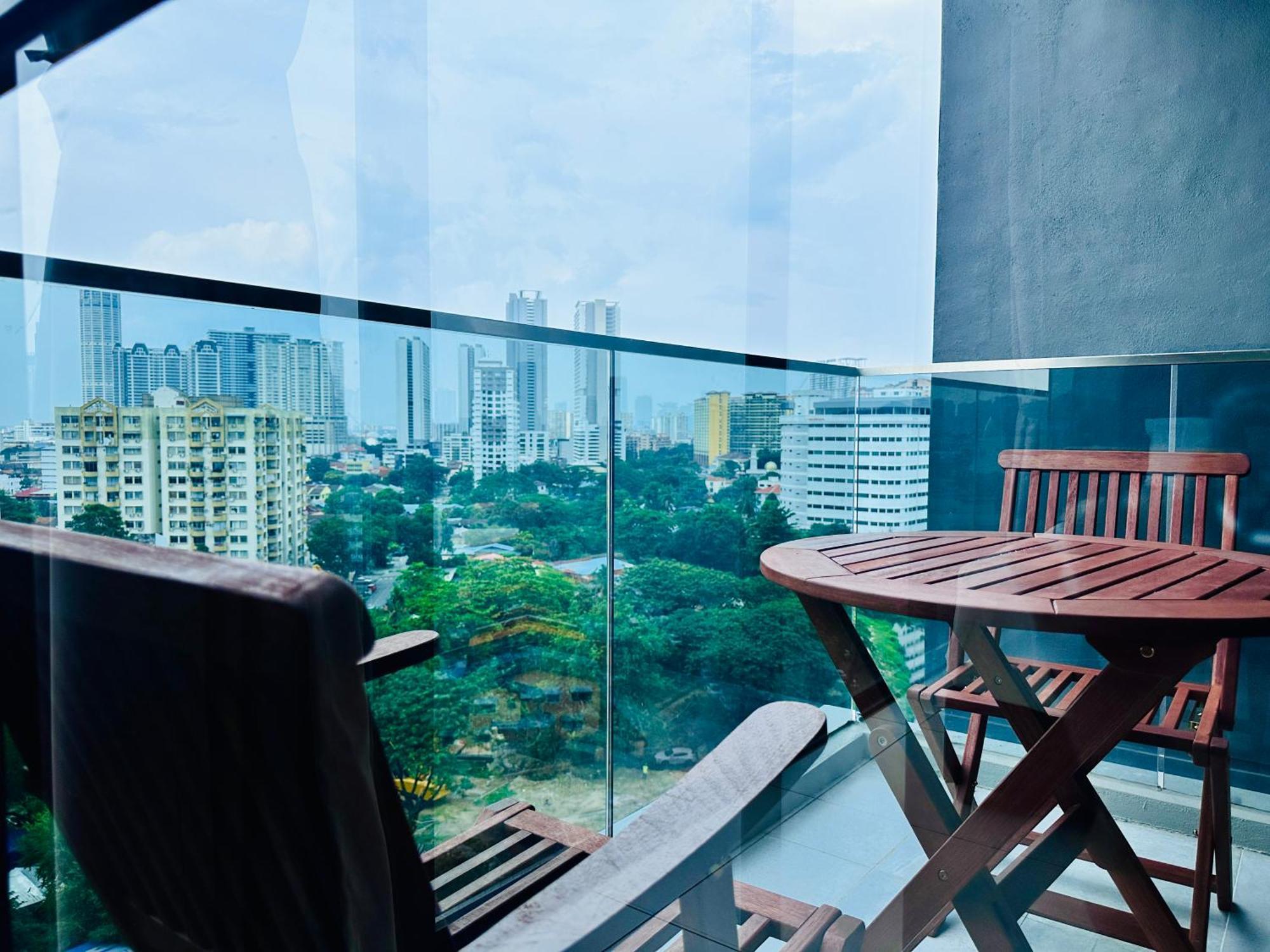 New Georgetown Instagramable 2Br Homestay For 10Pax 无敌美景两房民宿 Beacon Executive Suite Экстерьер фото
